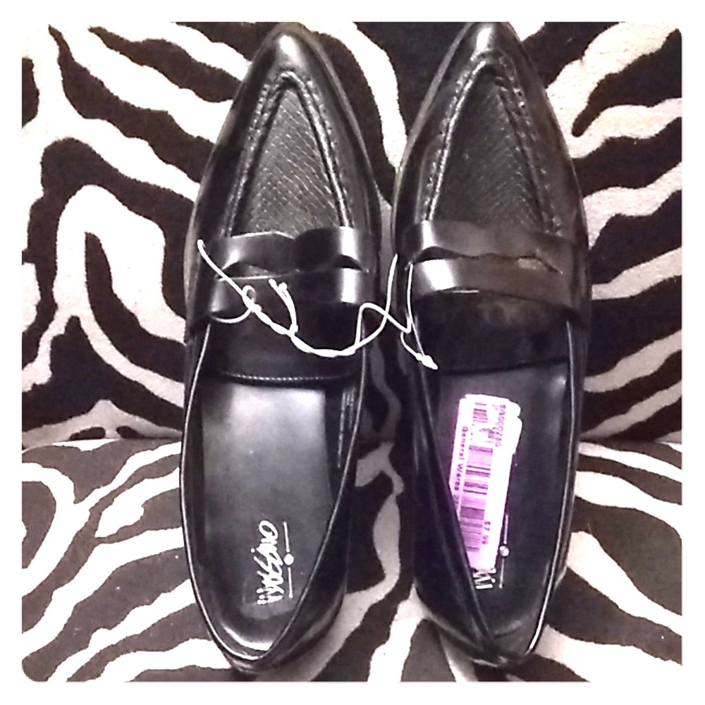 Fancy slip on pointed shoes